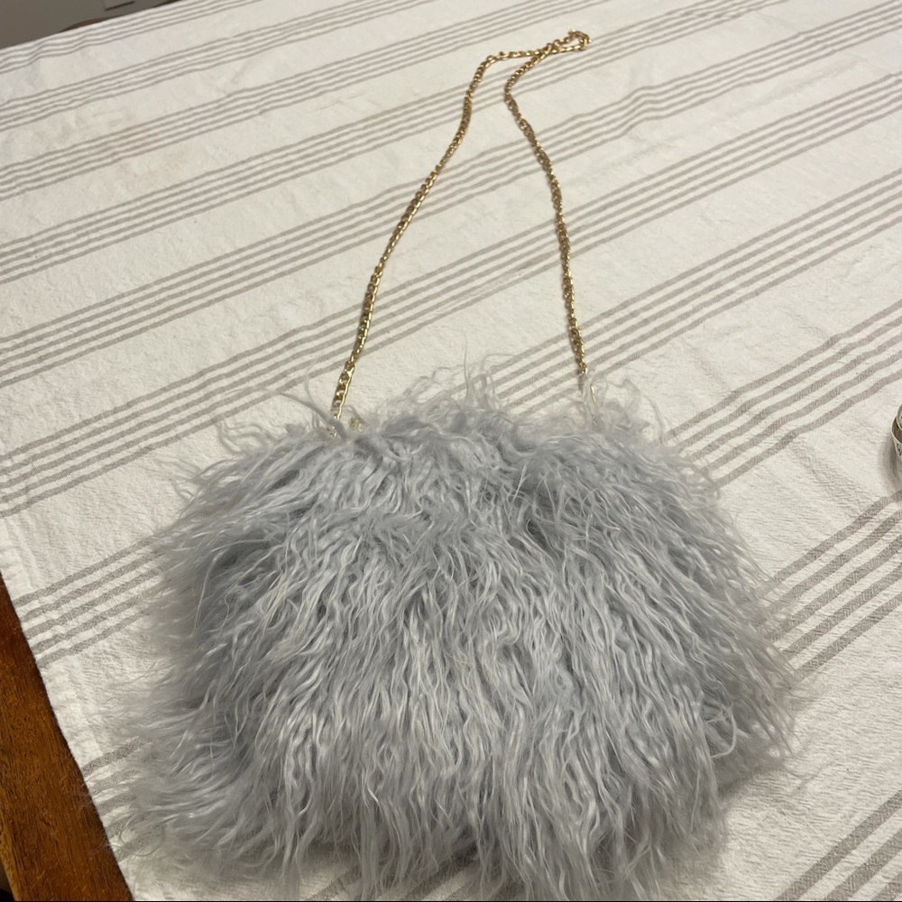 Winter Chic Silver Faux Fur Crossbody Gold Chain Purse NWT Disco 90s - Picture 2 of 8